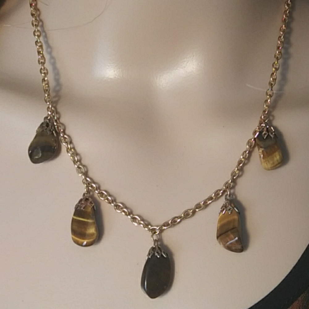 🦋Five rock necklace  18" gold plated chain womans